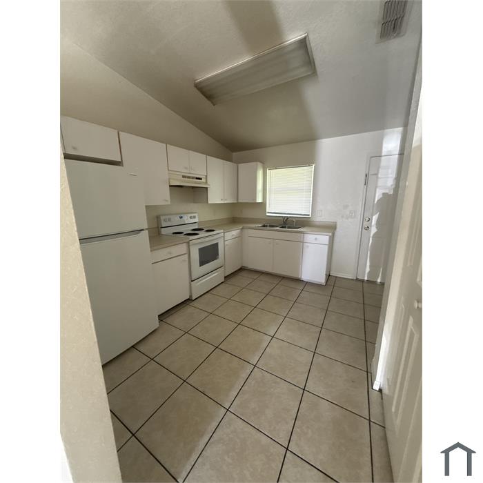 1166 Old South Dr